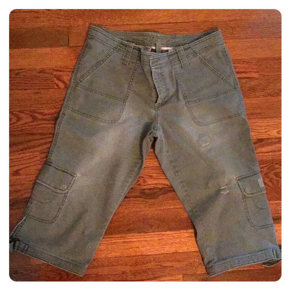 American Eagle pedal pushers! Army green size 8